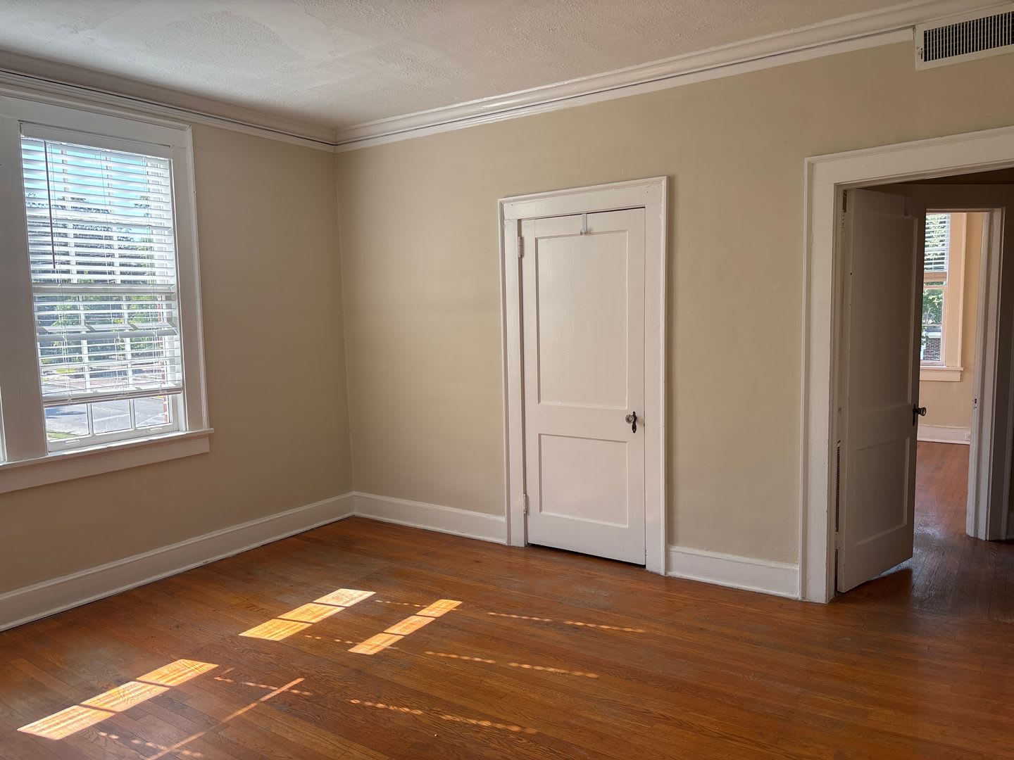 Colonial Court – photo 4