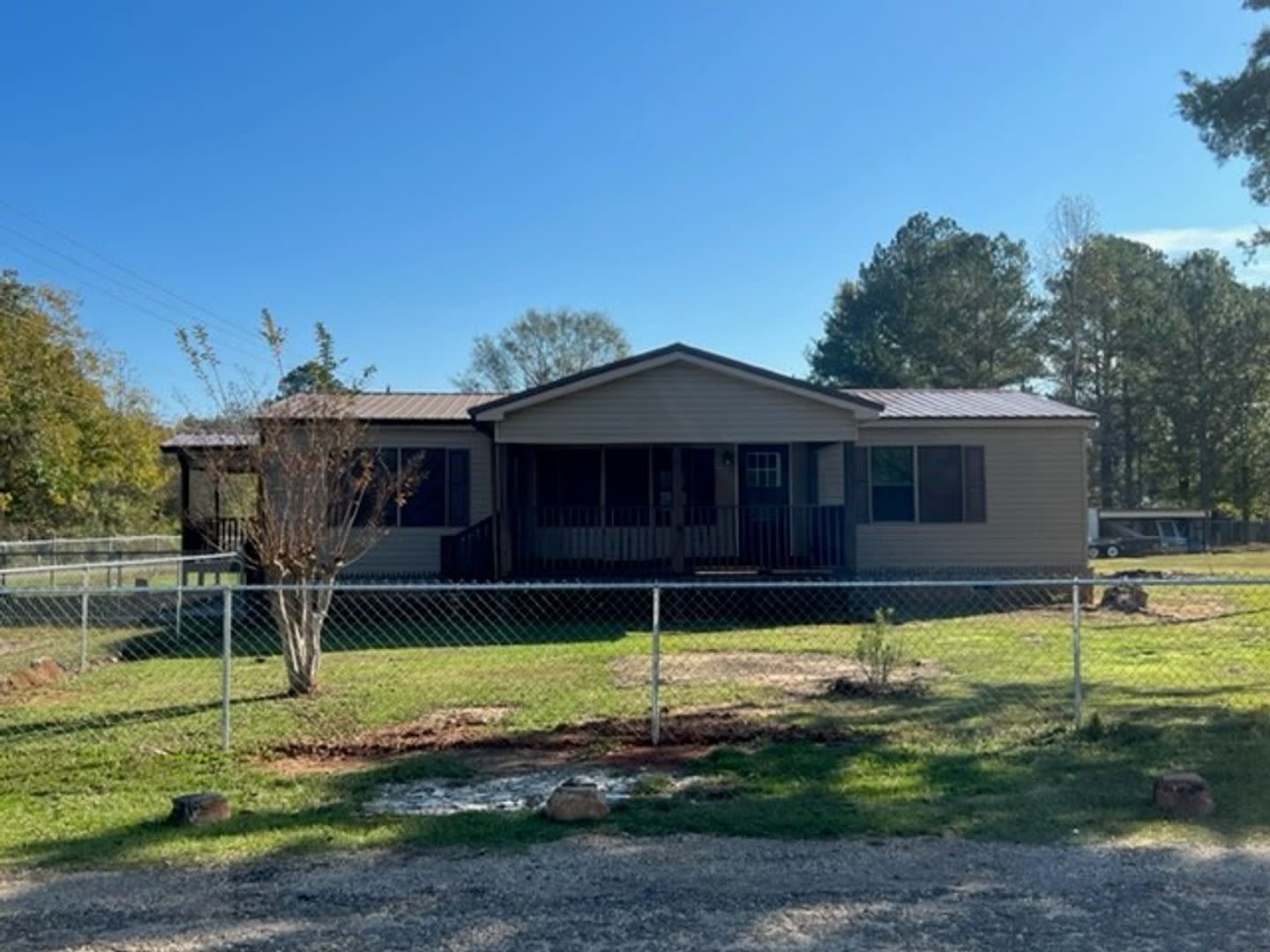 3 Bed 2 Bath Available Now! – photo 5