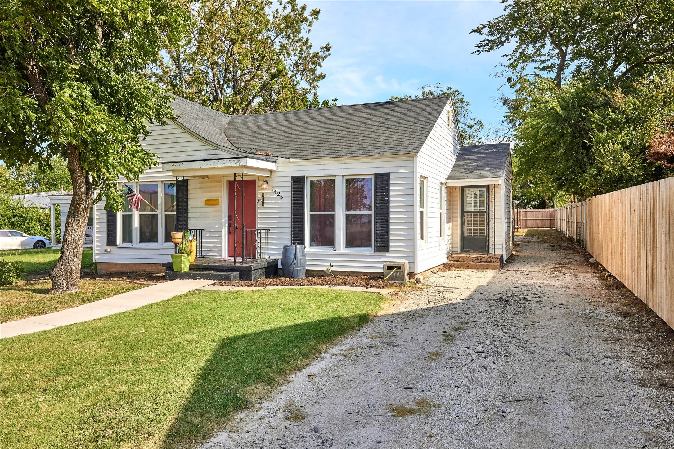 1425 Cedar Crest Drive – photo 2