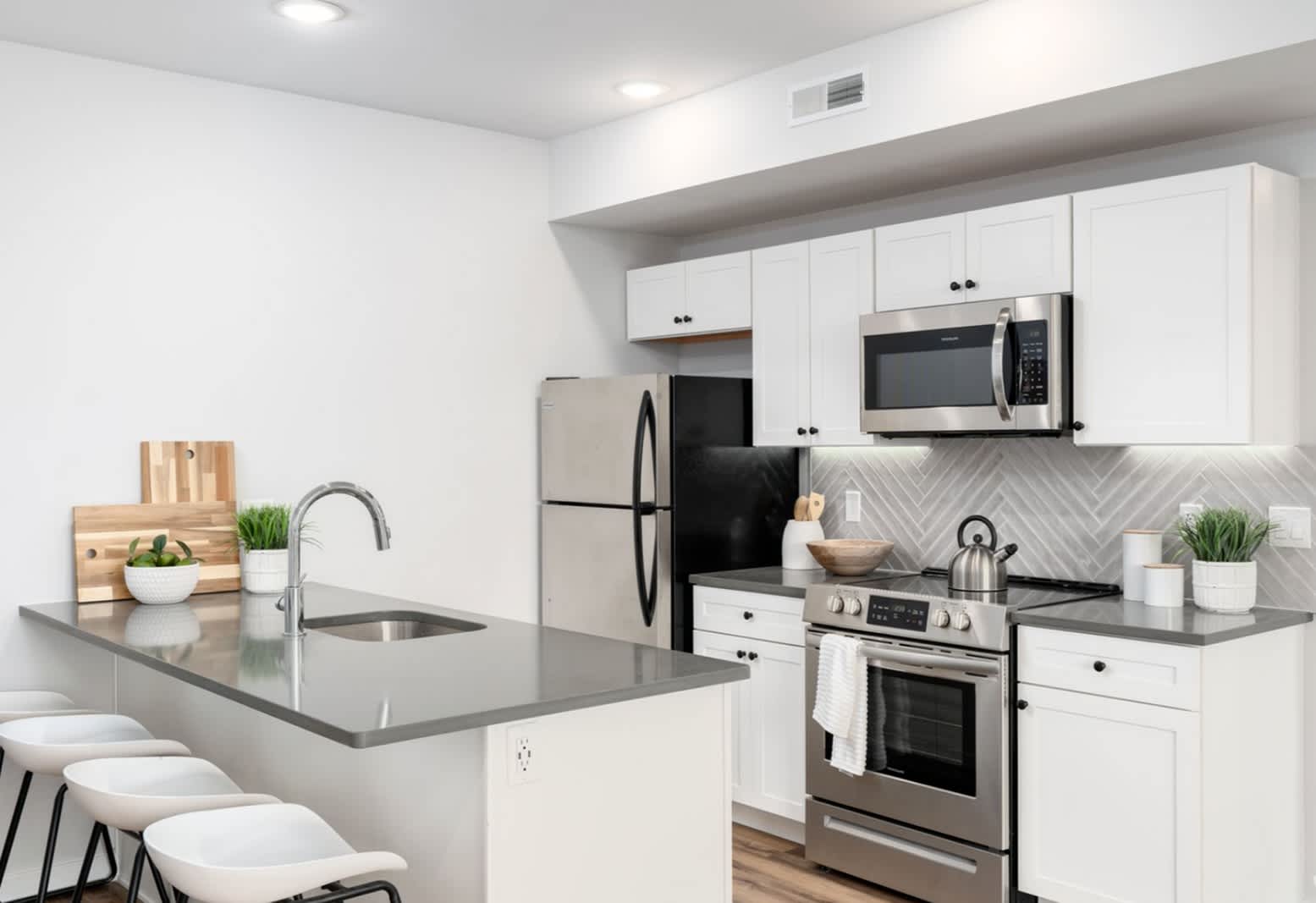 171 W Berks – photo 4