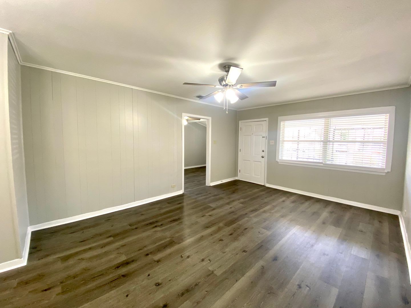 3 Bedroom 3 bathroom Remodeled home ready to be loved – photo 2