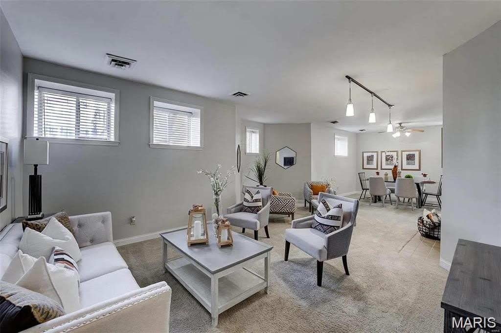 4256 Maryland Avenue – photo 2