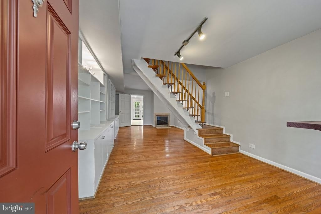 1124 C Street NE – photo 2