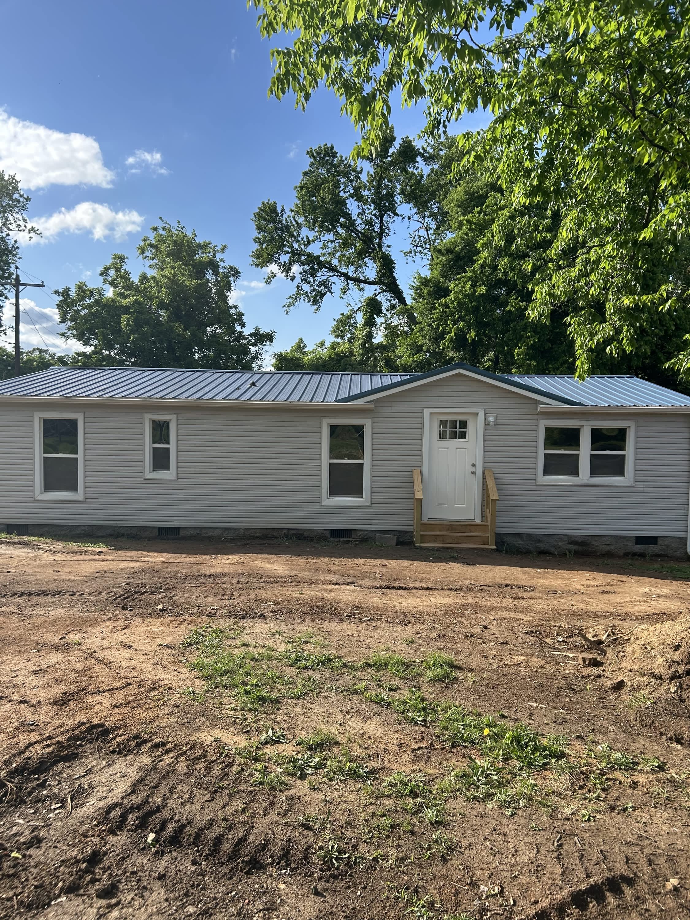 601 Moores Drive – photo 1