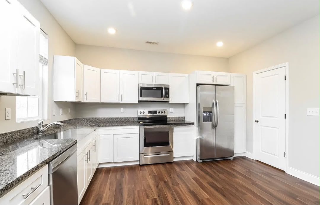 516 Leland St – photo 3