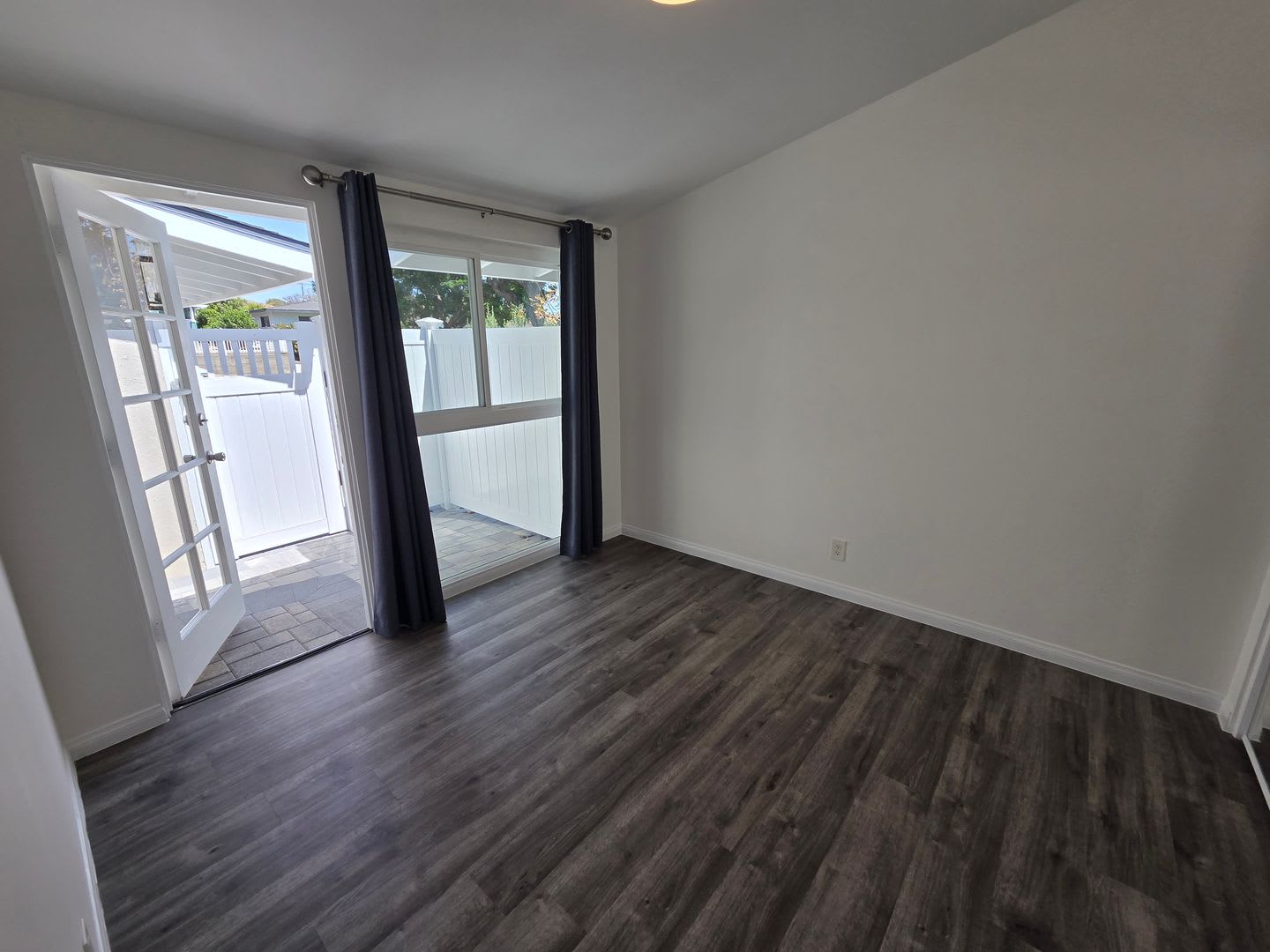 4+2 Single Family home on desirable Ventura street Near Hospital – photo 4