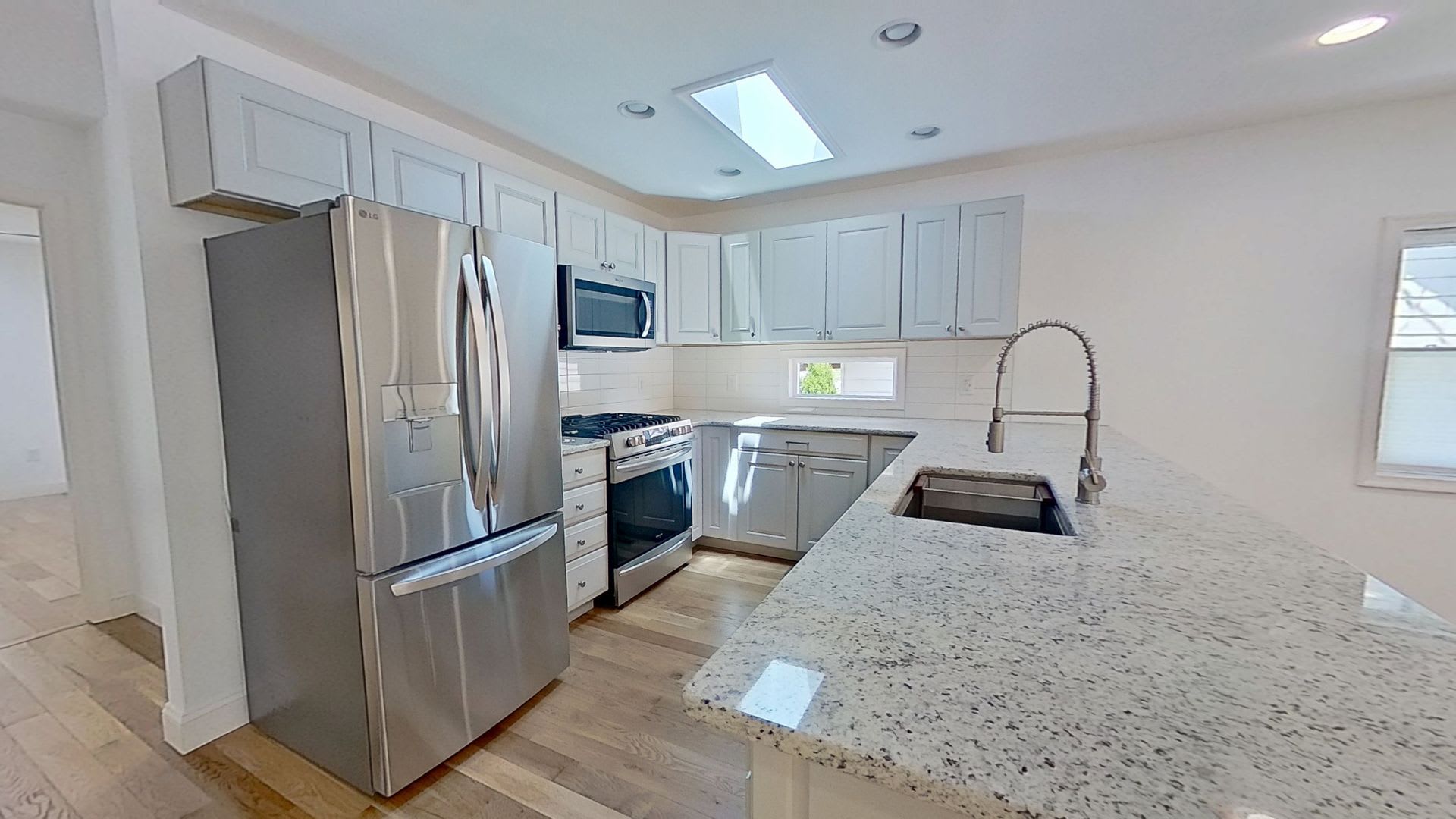 Newly Renovated 3 Bedroom Home – photo 3