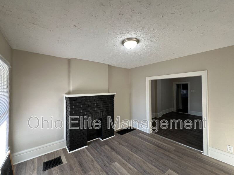 810 Reinhard Ave – photo 2