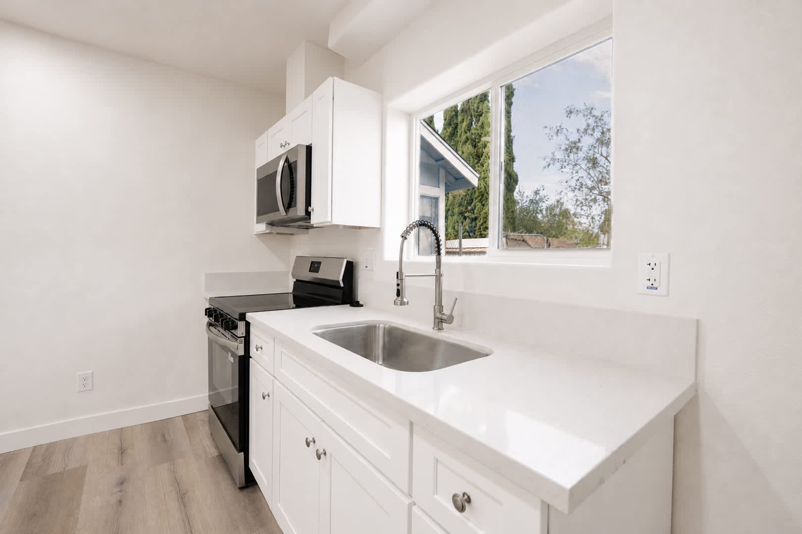 6187 Vanessa Street – photo 4