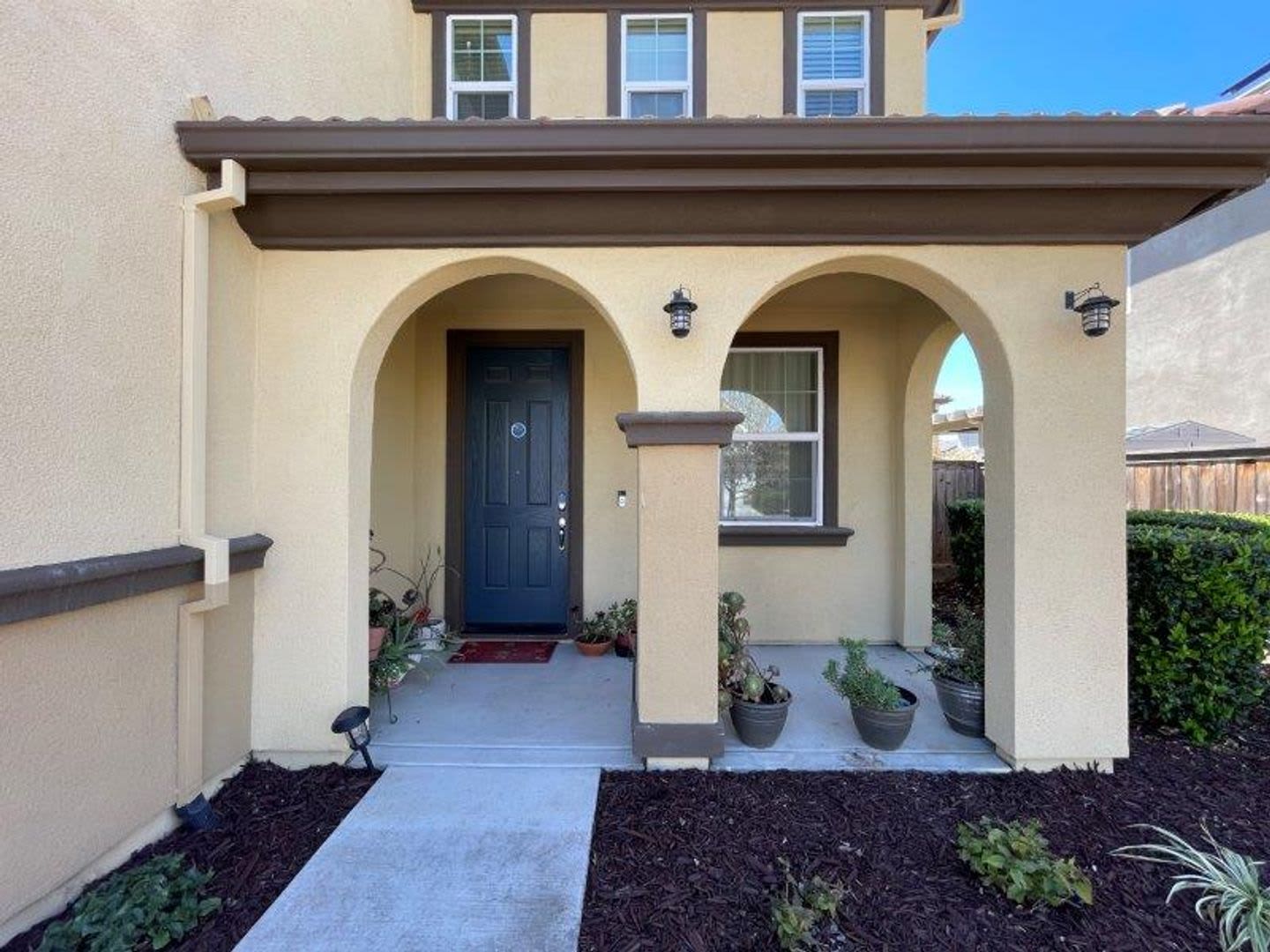Gorgeous 4 Bed Located in Great Gated Community – photo 2