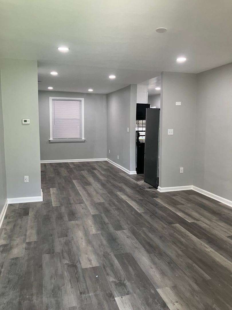 Beautifully Updated 2-Bedroom Home with Central A/C & Off-Street Parking – Baltimore, MD – photo 2