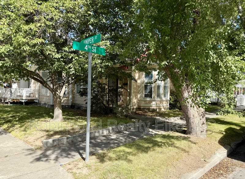 698 4th Street – photo 2