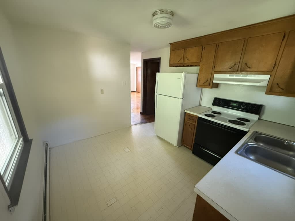 372 Park St – photo 2