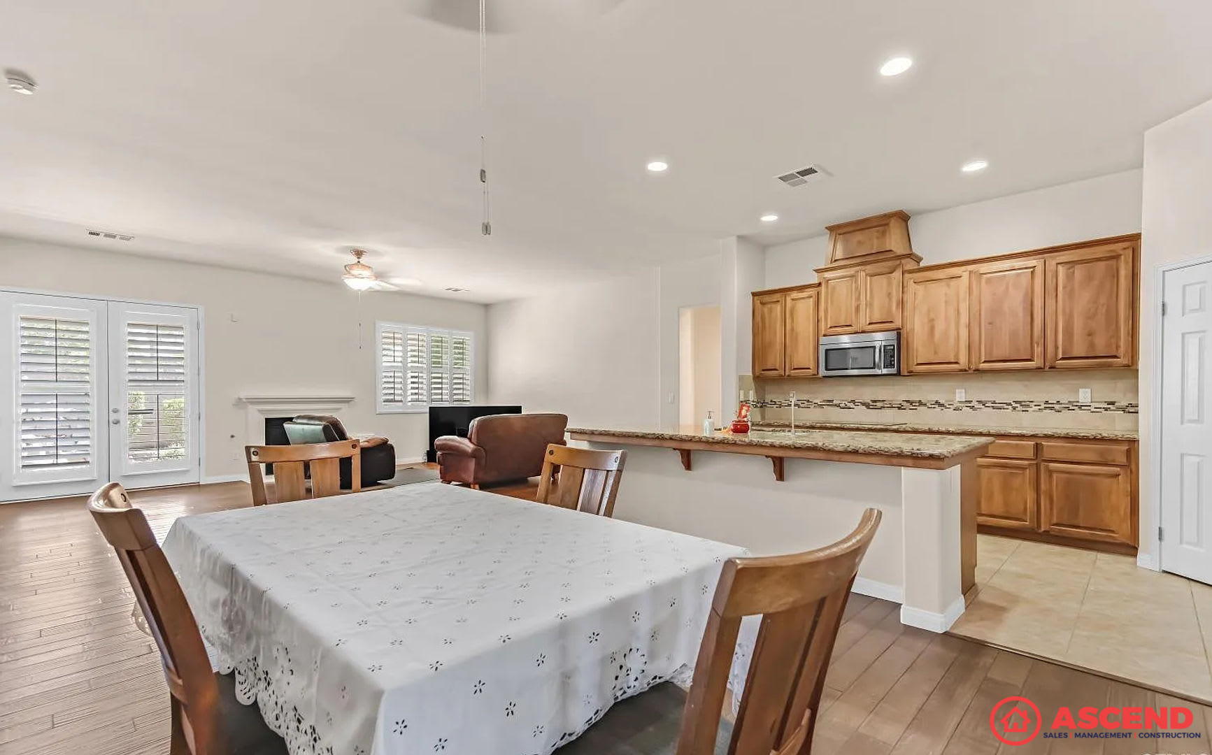Stunning Northwest Bakersfield Home 5 Bed 3 Bath 2 475 Sq Ft – photo 5