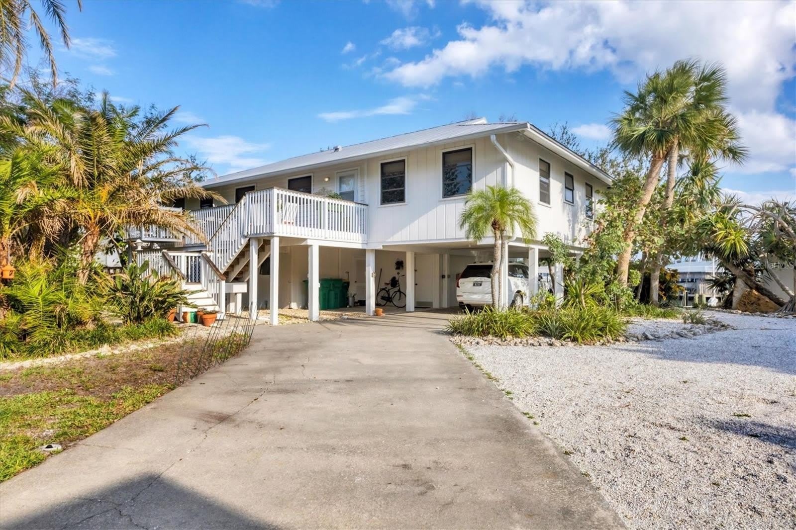 140 DAMFINO Street – photo 1