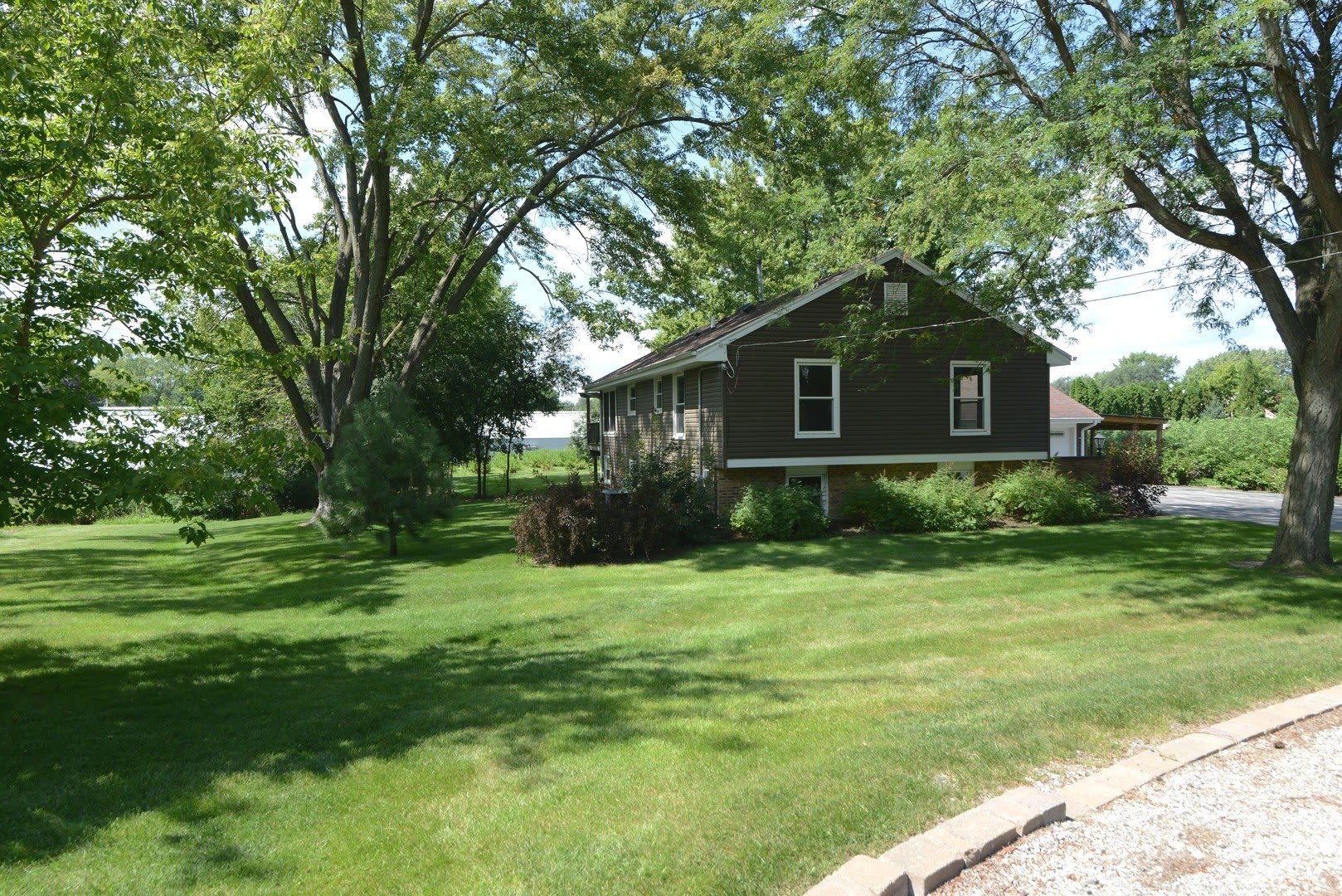 1070 CENTER Drive – photo 2