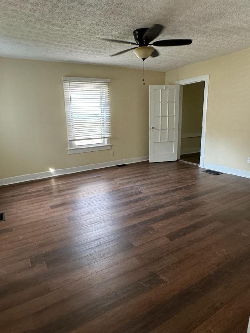 Clifton/Frankfort 3 Bedroom 2-Bath House – photo 4