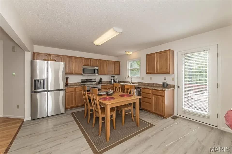 1079 Goss Ct – photo 2