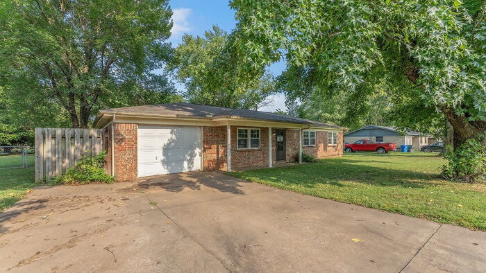 1000 Jerry Avenue – photo 2