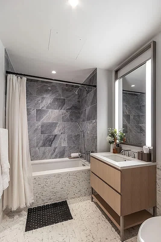 504 W 45th St Apt 32A – photo 4