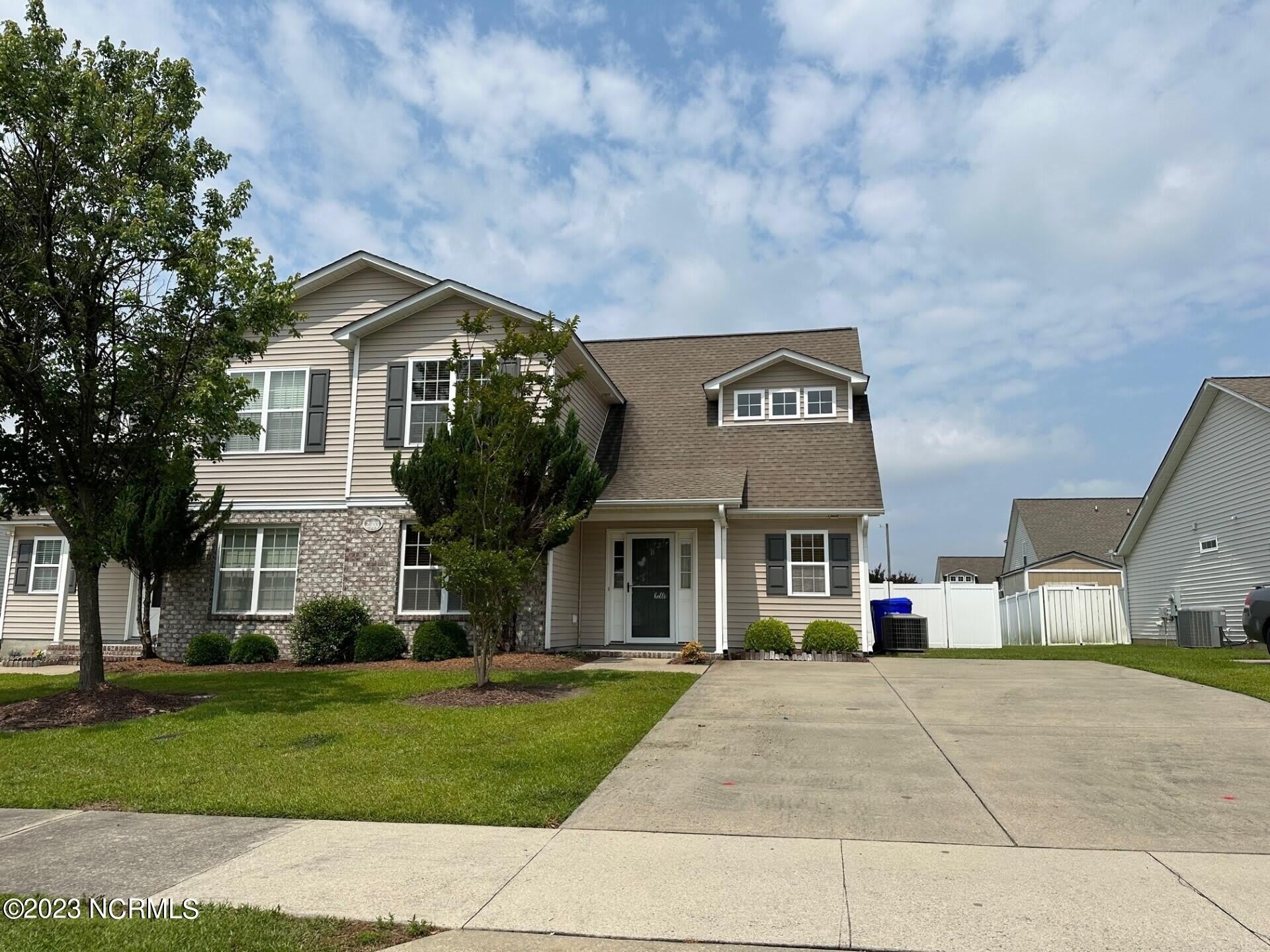2533 Saddleback Drive – photo 1