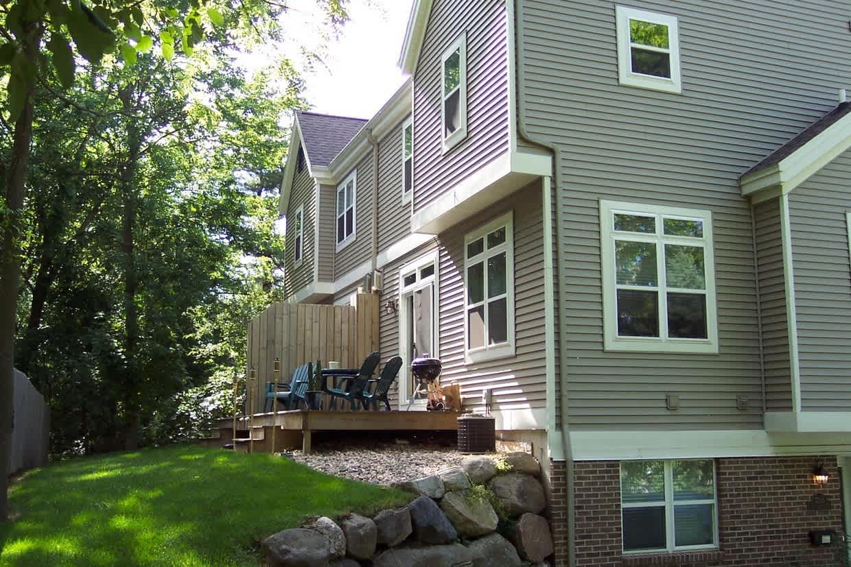 Spacious 4 bedroom, 3.5 bathroom duplex in desired location near Hilldale Mall – photo 2