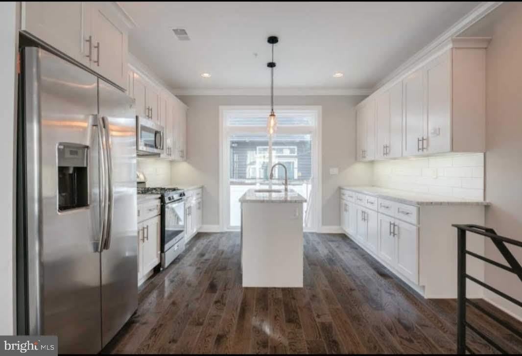 1529 S LAMBERT Street – photo 3