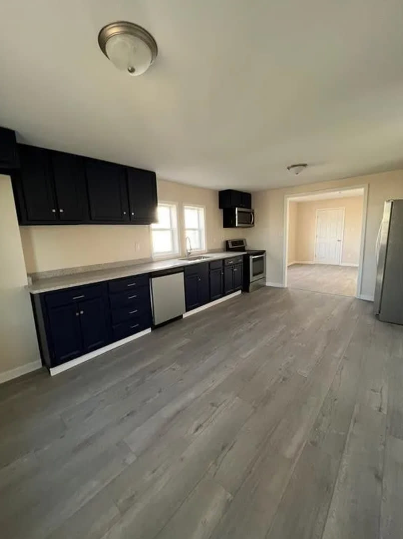2205 Hendricks St – photo 4