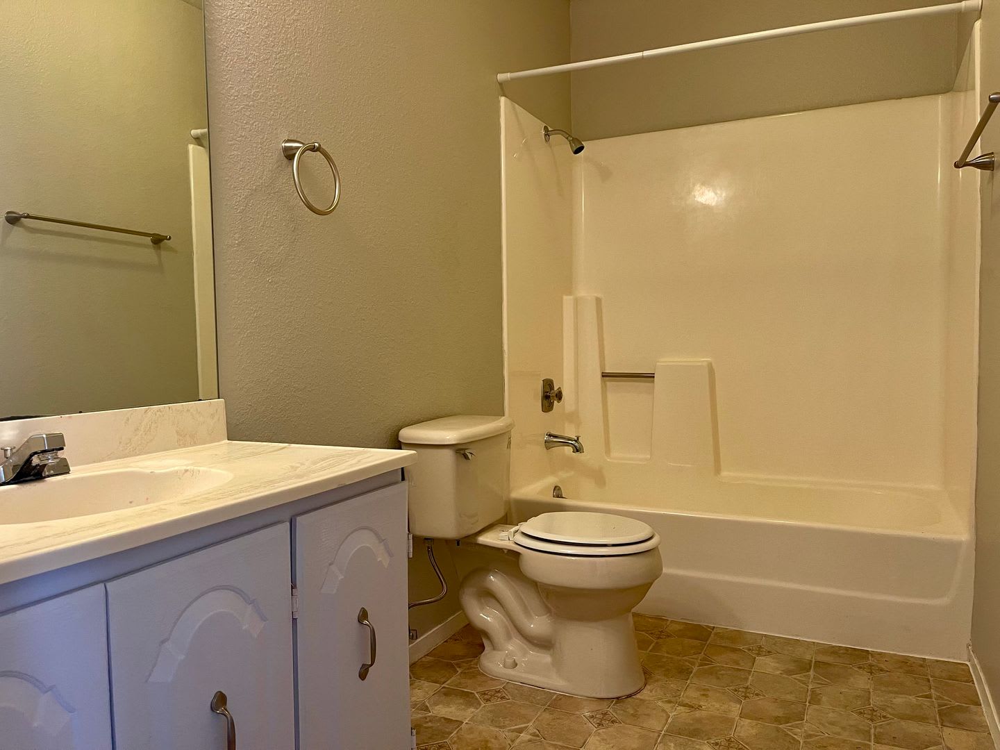 Upper Unit – photo 2