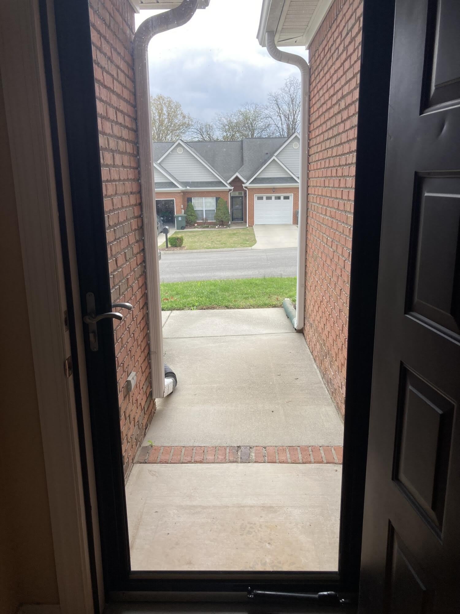 1005 Grey Oaks Lane – photo 2