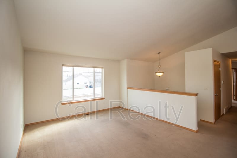 2105 N Eden – photo 2