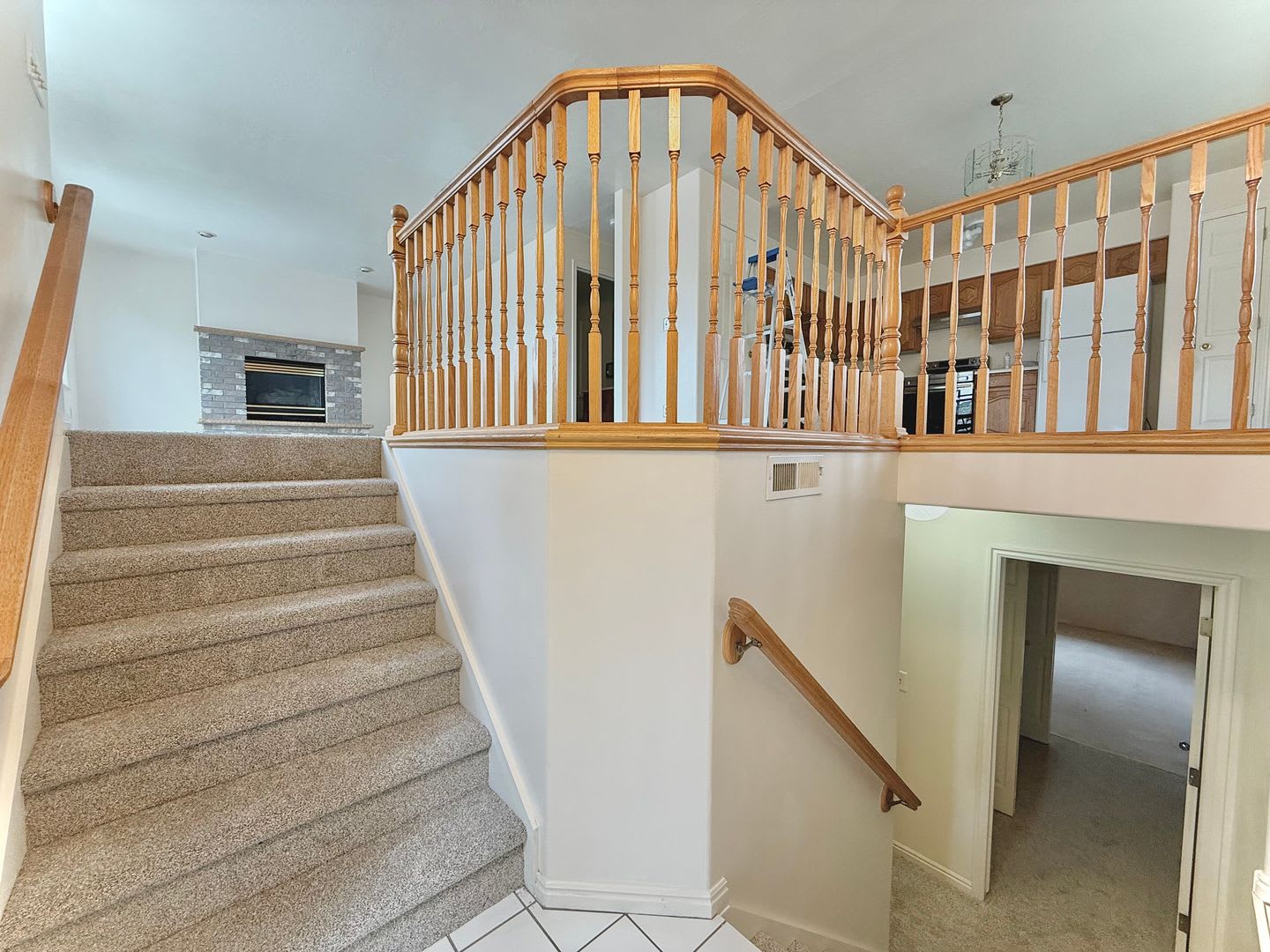 Spacious Split-Level Townhome, 2BR/2BA, 2-Car Garage – photo 4