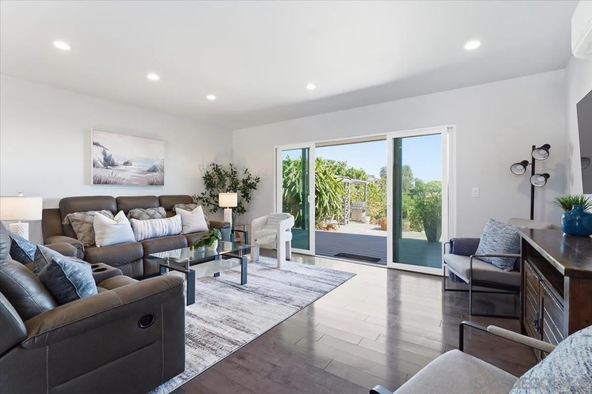 5447 Soledad Rd – photo 4