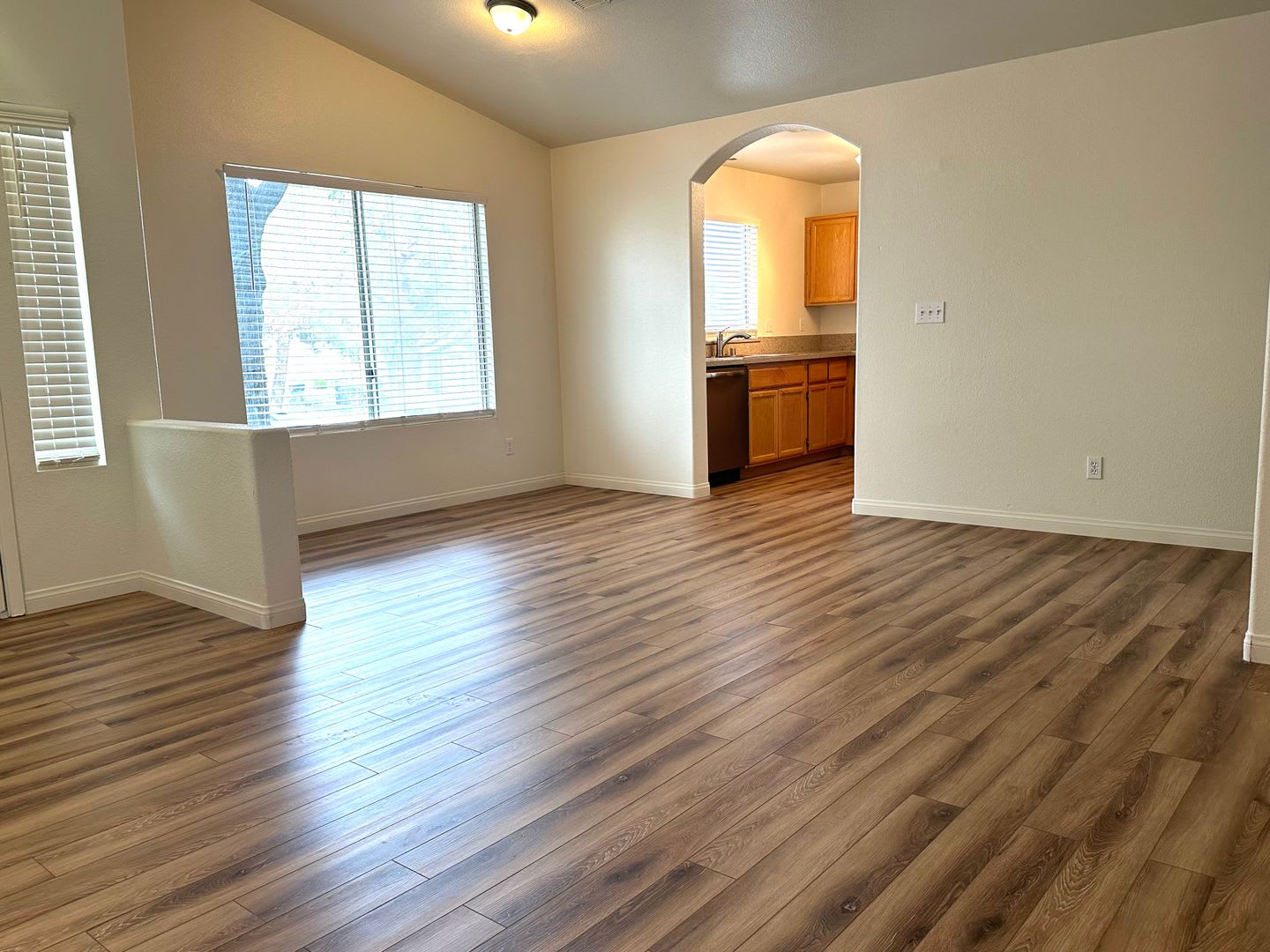 Green Valley 3-Bedroom Single Story Home in Gated Community. – photo 2
