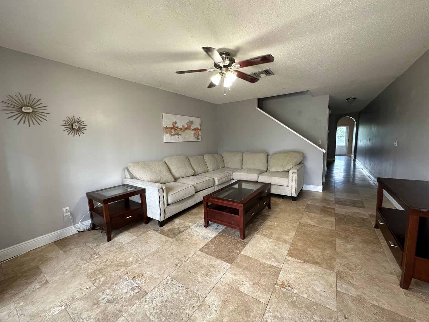 Beautiful Townhome in a gated community with assigned parking spots and a community pool – photo 2