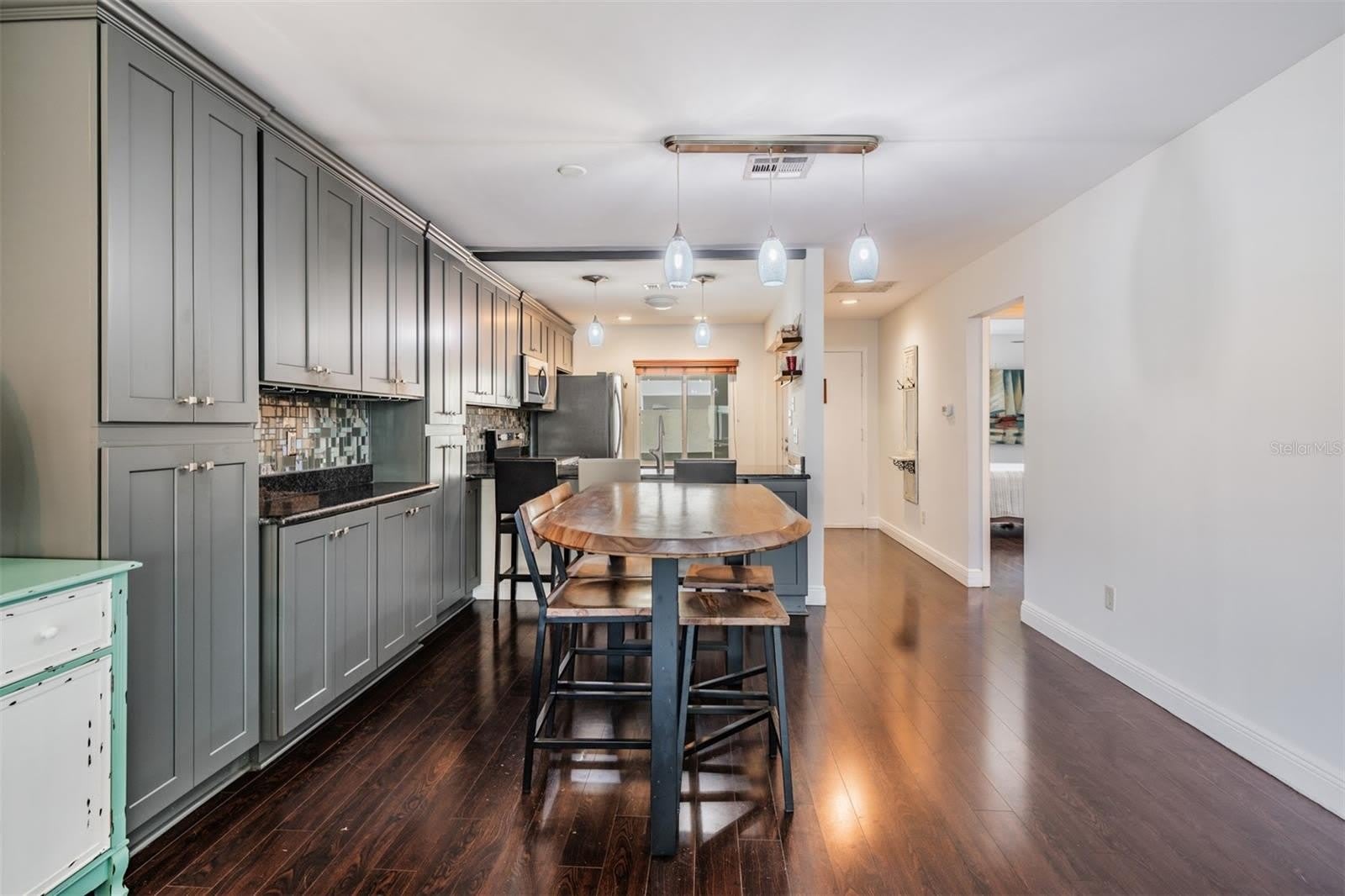 637 DRAKE Lane N – photo 5