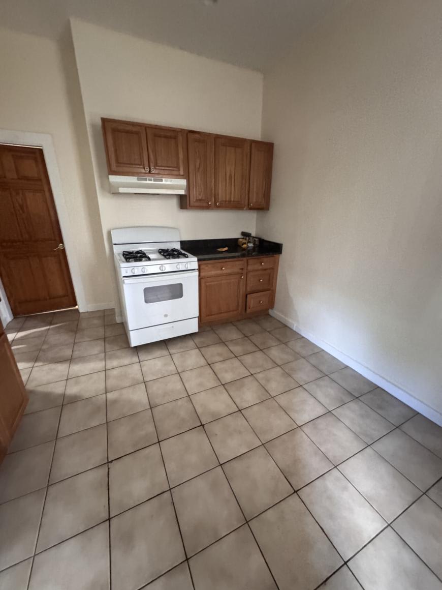 8 Dudley St – photo 2