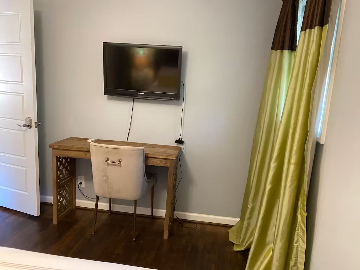 Room in 2 Bedroom Home at Janmar Dr – photo 3
