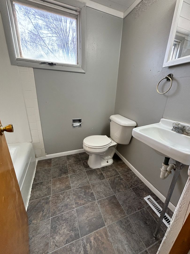 821 W 8Th – photo 3