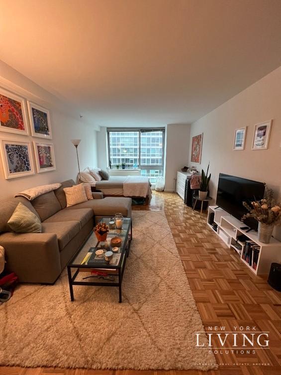 455 West 37Th Street – photo 1