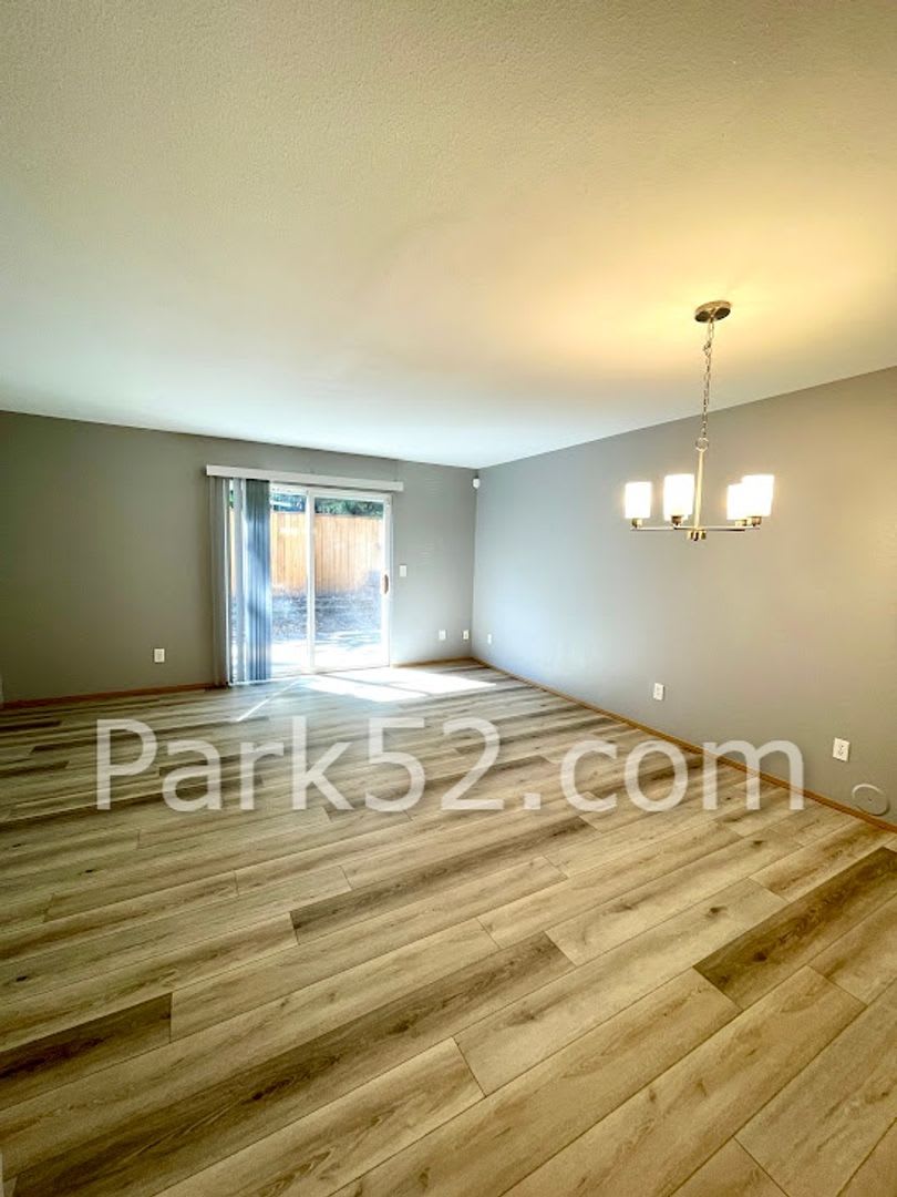 250 Off The First Full Month 2 Bedroom University Place Townhome – photo 2