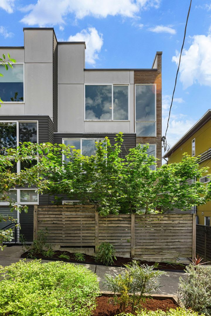 3Bd/2Ba Seattle Townhome – photo 3