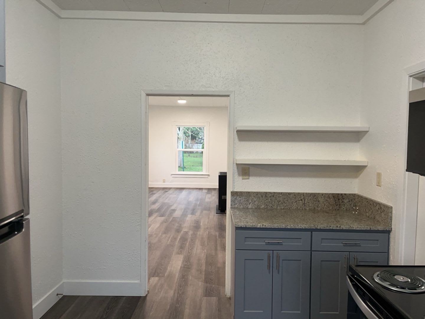 Limited-Time Offer: $25 Application Fee, Apply Today! New kitchen, windows, flooring, and lights! – photo 4