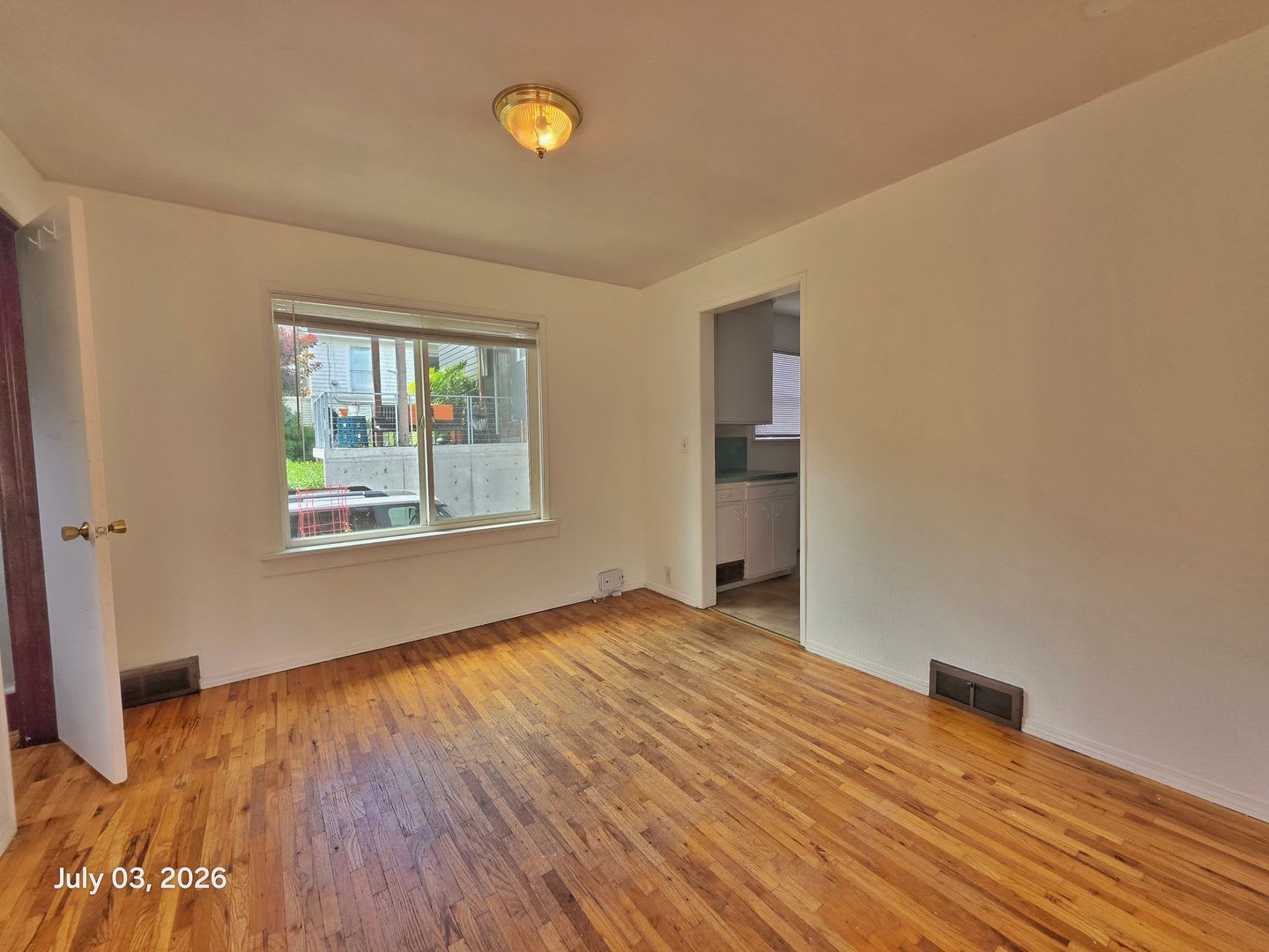2 Bed 1 Bath Upperr unit apartment in a Duplex – photo 3