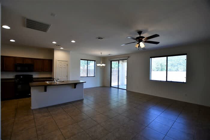 3828 South Vineyard Avenue – photo 3