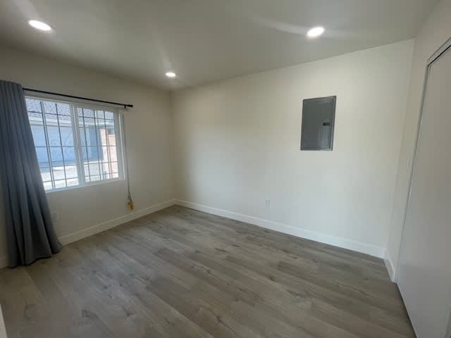 11369 Reseda Blvd – photo 1
