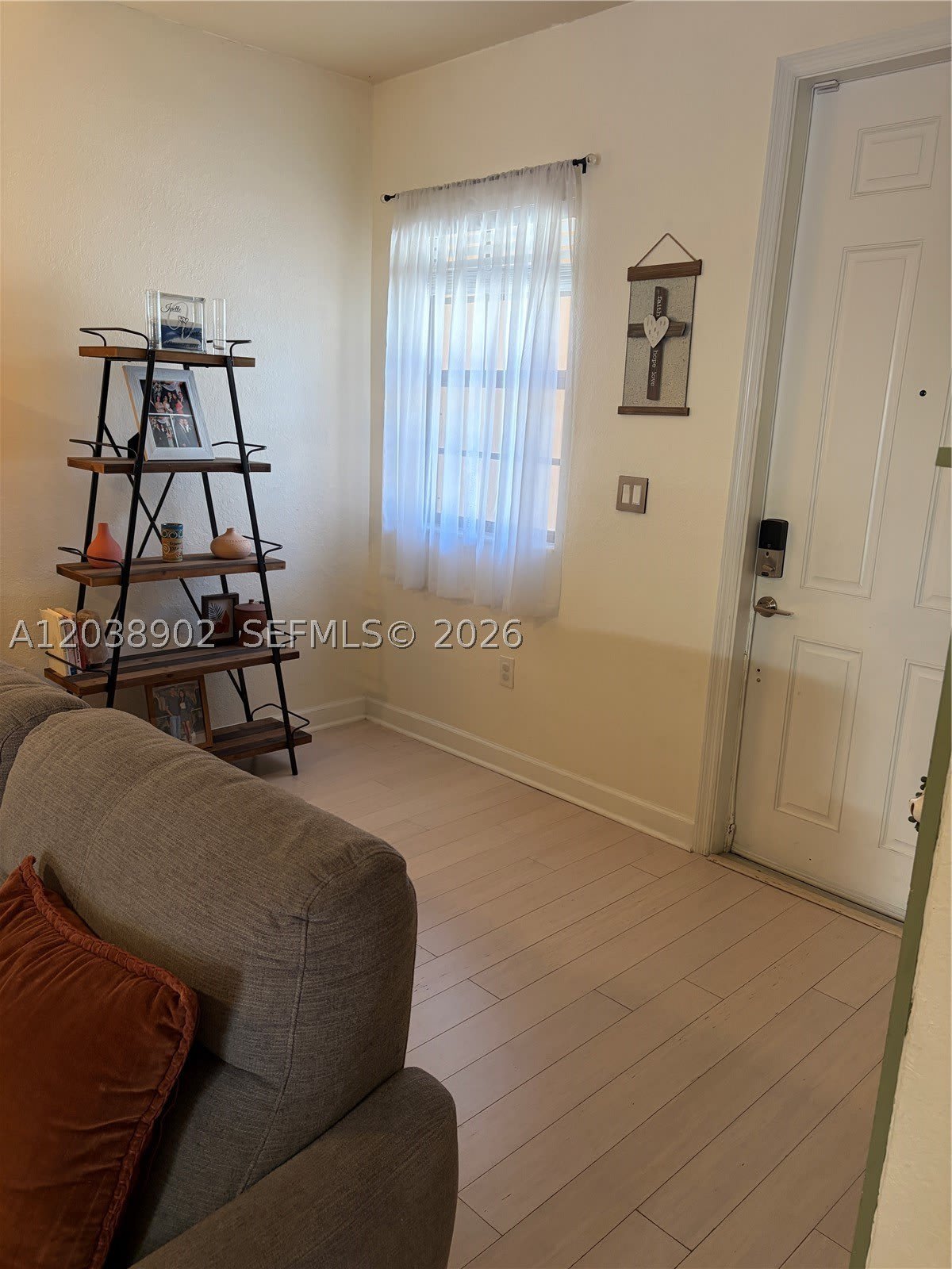 370 NE 37th Pl – photo 2