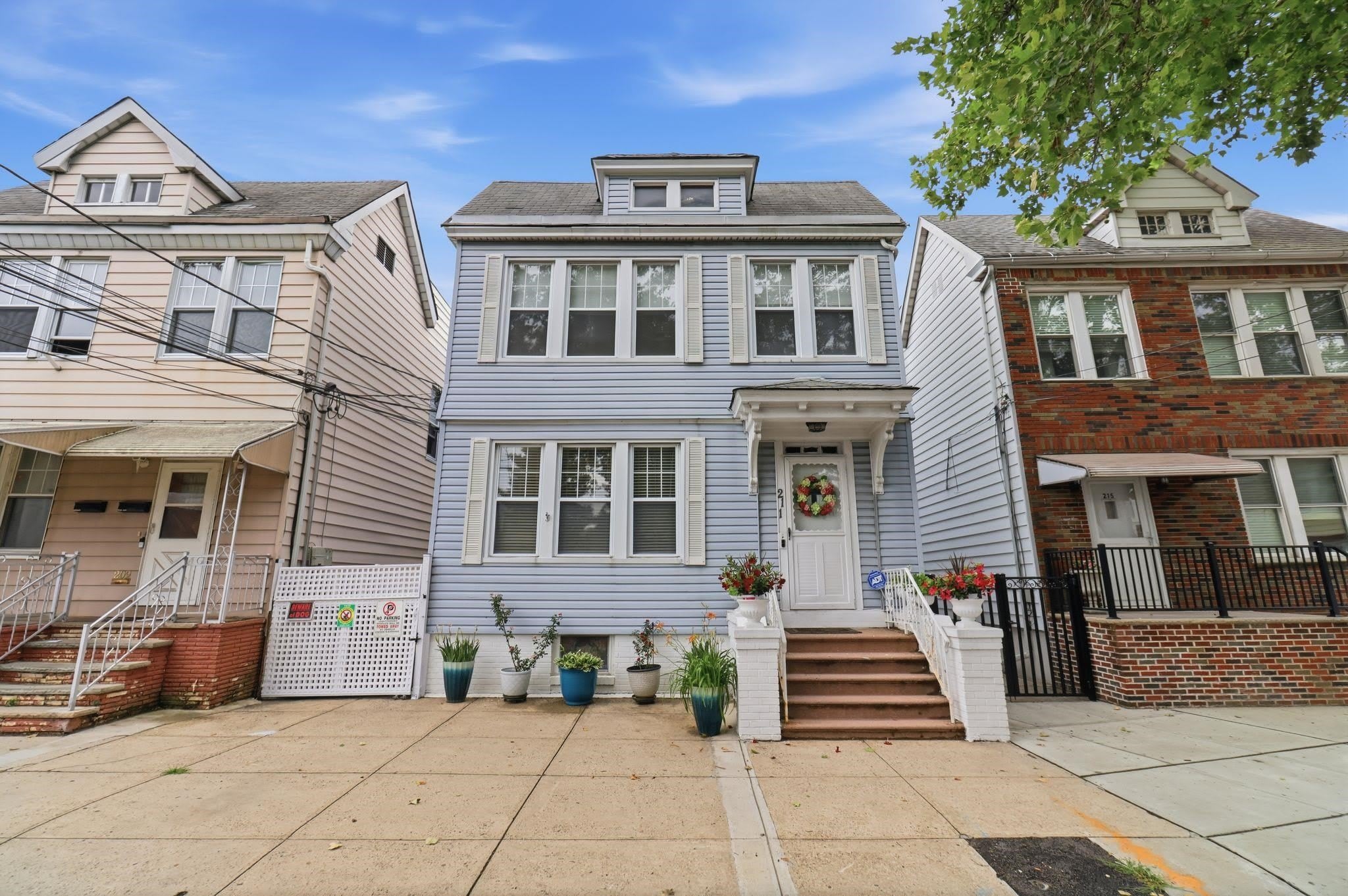 211 MCADOO AVE – photo 1