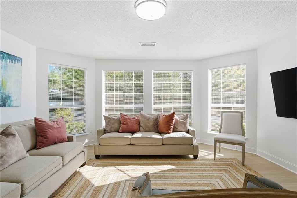 904 Wentworth Court – photo 3