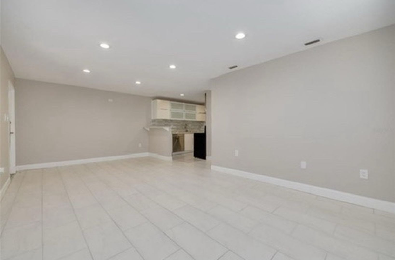 2 Bed/1 Bath, 2nd floor condo at Parklane Condos AVAILABLE NOW! – photo 4